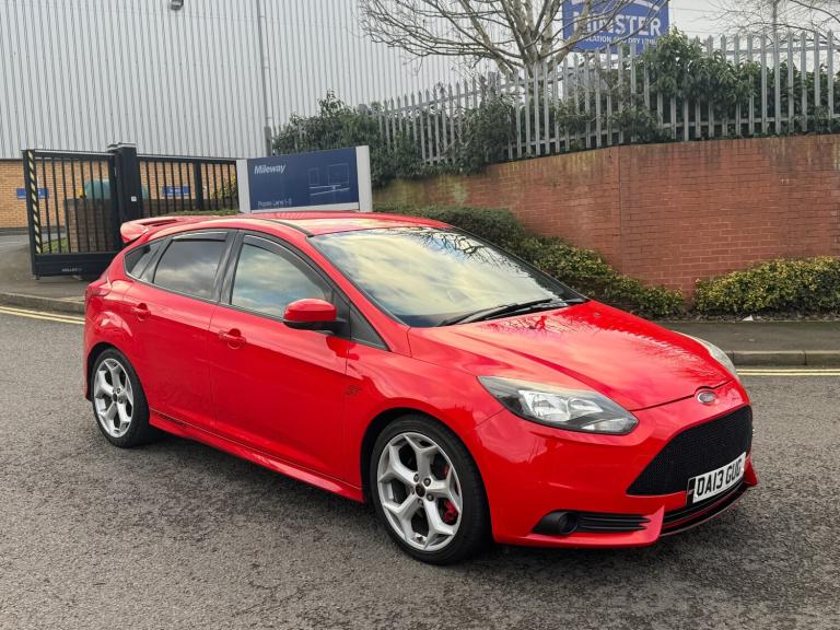 2013 Ford Focus 2.0T ST-2 5dr HATCHBACK Petrol Manual