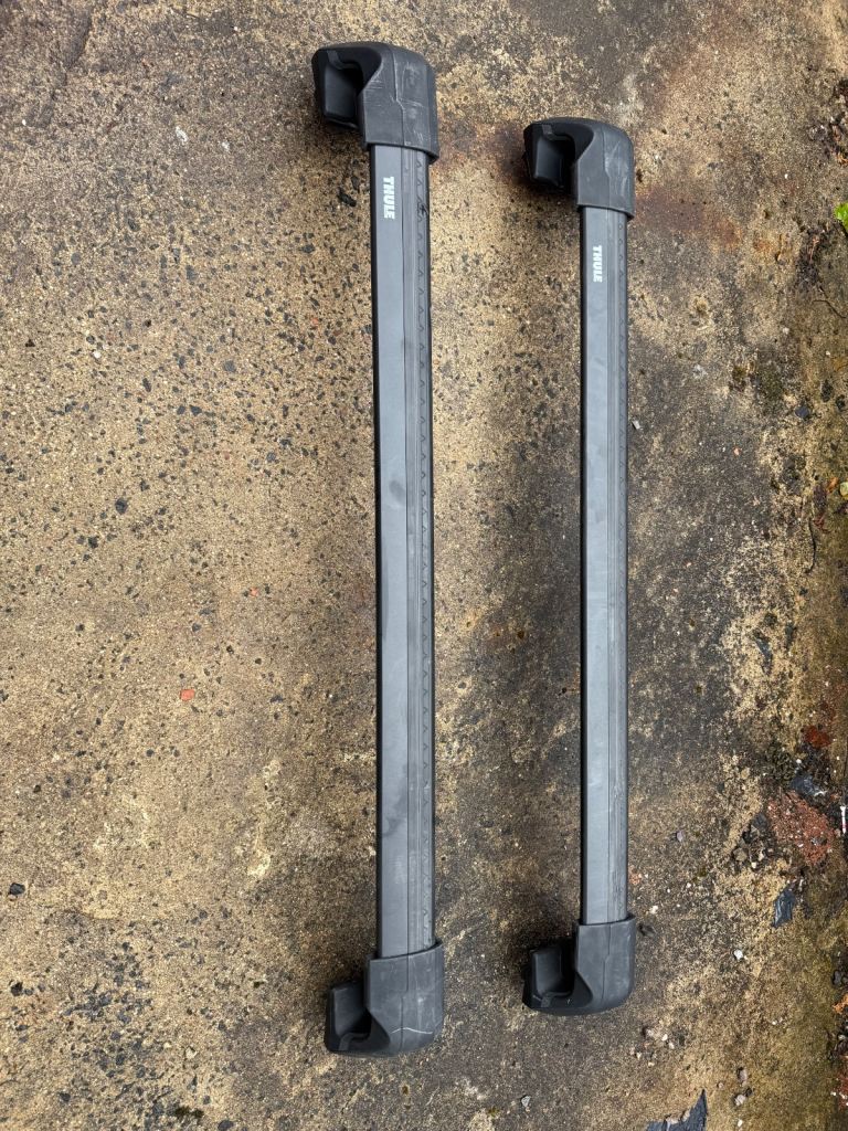 Thule Aero roof bars in black