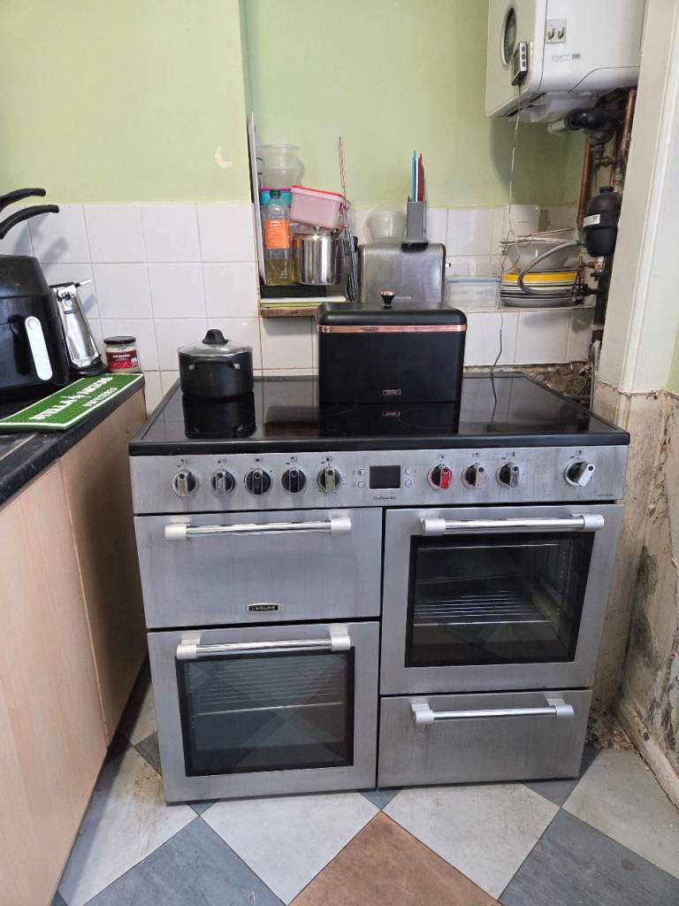 Large Silver Freestanding Electric Range Cooker – Good Condition