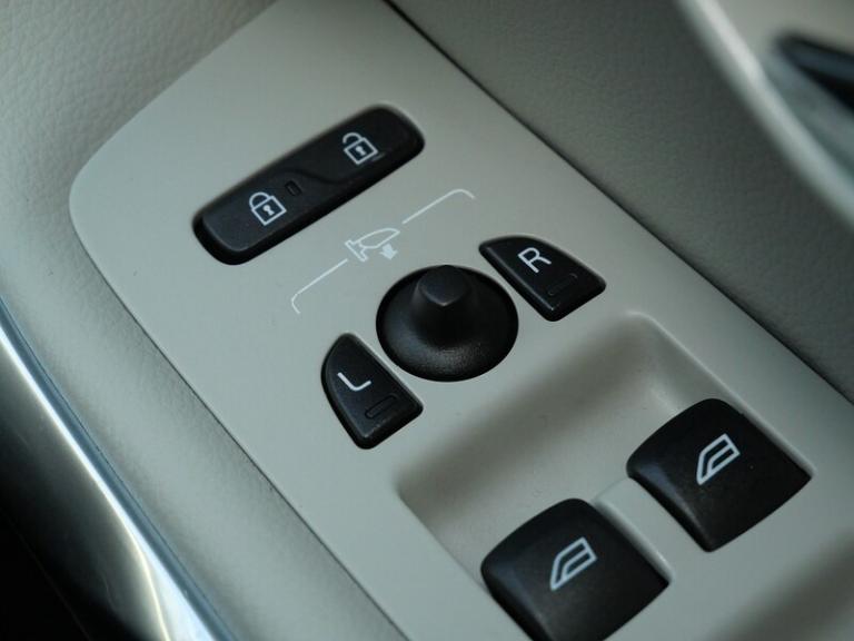 2016 Volvo V40 Cross Country 2.0 T5 Pro Hatchback 5dr Petrol Auto AWD Euro 6 (s/s) (245 ps) Hatch...