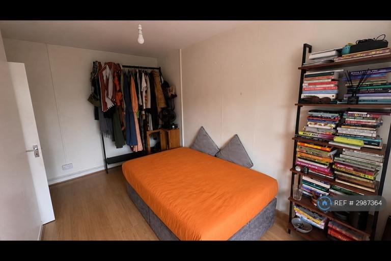 1 bedroom in Lewes House, London, SE15 (#2987364)