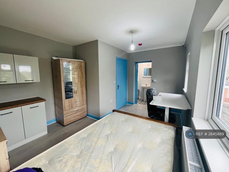1 bedroom in Charter Avenue, Coventry, CV4 (#2845889)