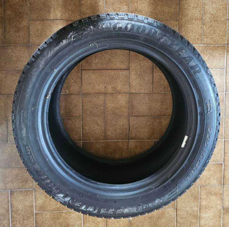 1 x Car Tyre - 225/55R18 98V 4x4 SUV