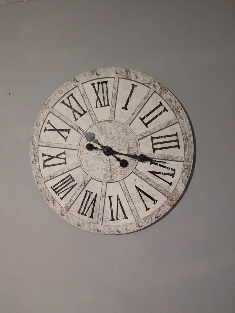 Large wall clock 