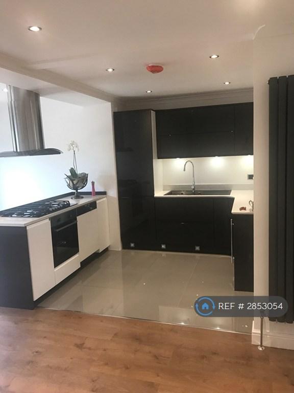 1 bedroom in Phipps Bridge Rd, London, SW19 (#2853054)
