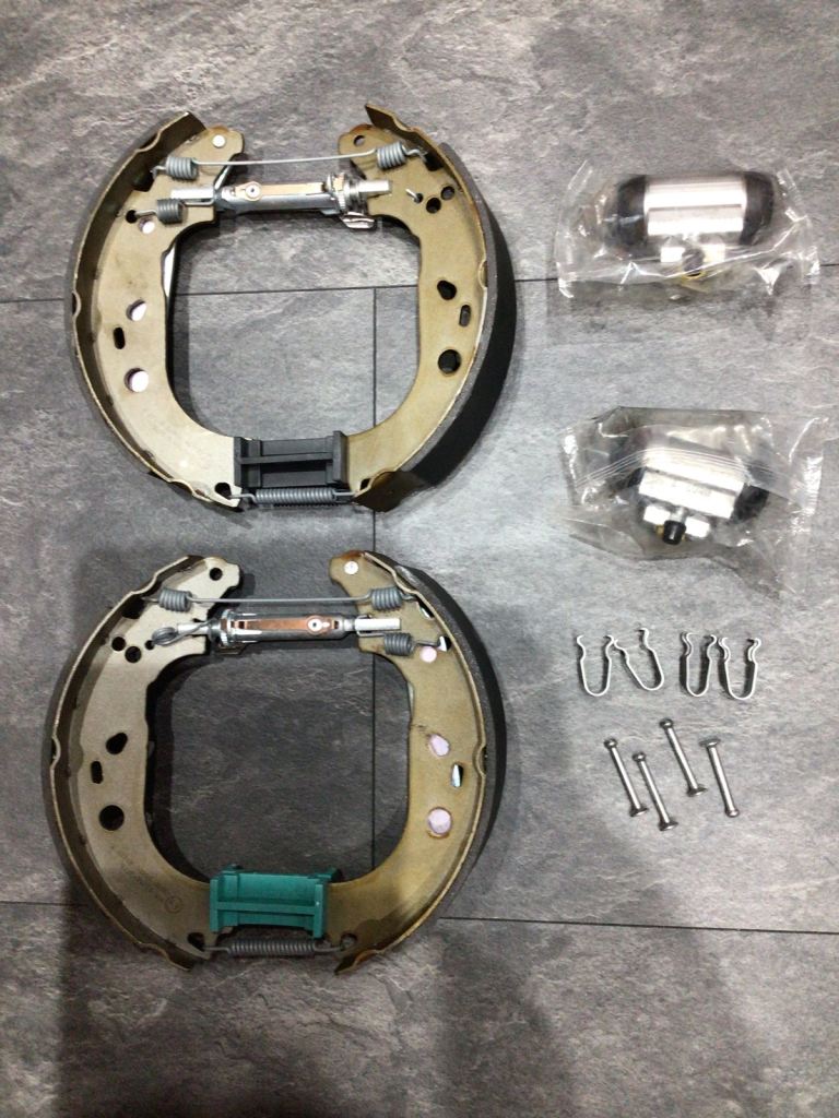 FORD FOCUS BRAKE SHOE AND ACCESSORY KIT,READY ASSEMBLED,COMPREHENSIVE KIT,NEW UNUSED 