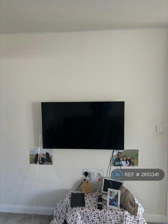 3 bedroom house in Bradfield Gardens, Leeds, LS27 (3 bed) (#2810341)