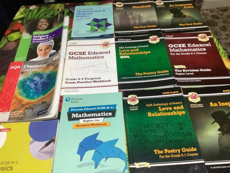 image for GCSE Books Bundle, 4 CD's stage 3/4, 3 Dictionaries English and French.