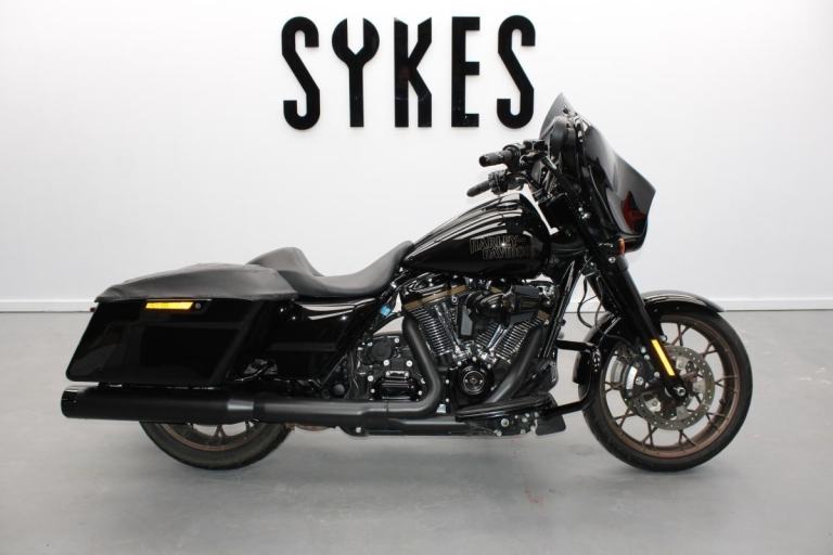 2023 Harley-Davidson Street Glide ST 117 in Vivid Black