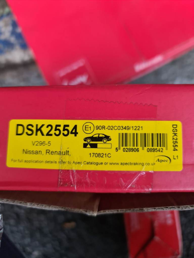 New front discs and pads for Nissan qashqai 