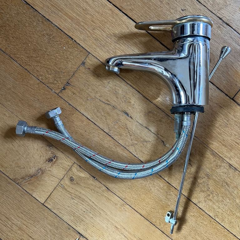 Bathroom bassin mixer tap Chrome and gold