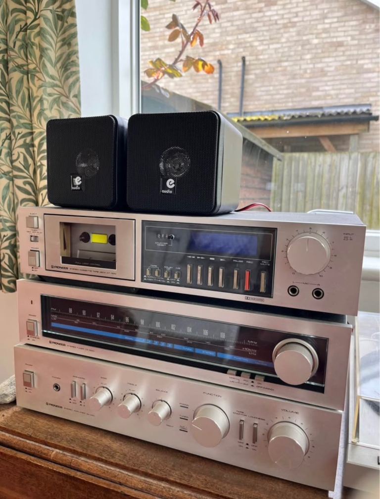 Pioneer Set - Stereo turntable, Stereo Amplifier,  Stereo Tuner & Casette Tape Deck