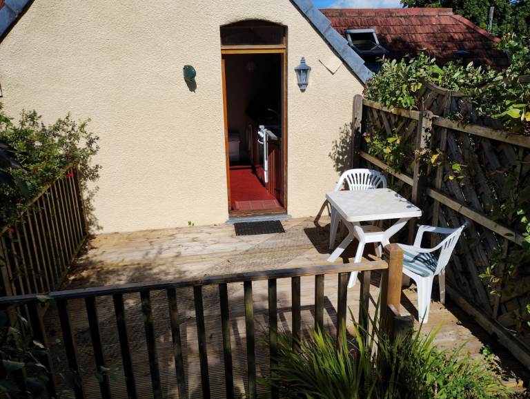 Self-contained wing of detached house, edge Barnstaple, near hospital