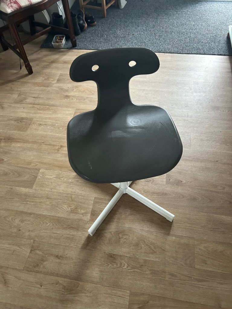 Grey Swivel Chair – Good Condition
