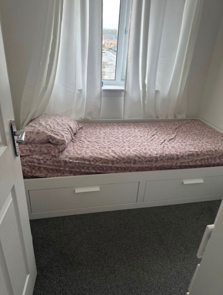 Single Room available for Rent