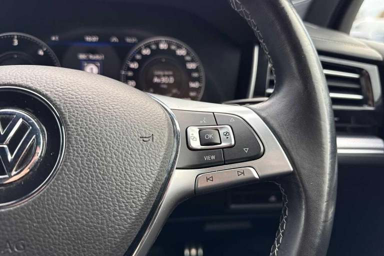 2018 Volkswagen Touareg 3.0 V6 TDI 4Motion R-Line Ã¢Â­Â14 way power adjustment, Innovation cockp...