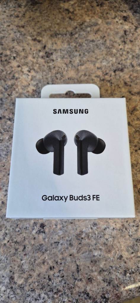 Samsung galaxy pro 3 FE earbuds new unused boxed 