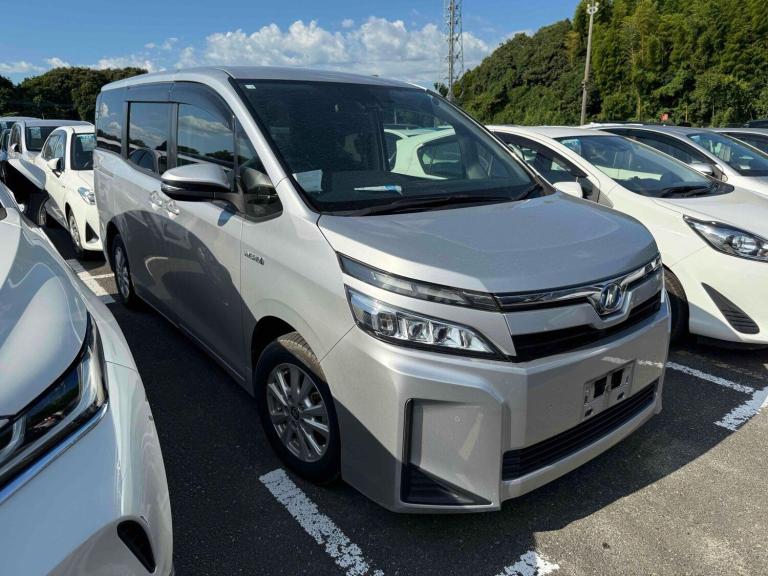  Toyota Voxy Petrol/Electric Hybrid Automatic