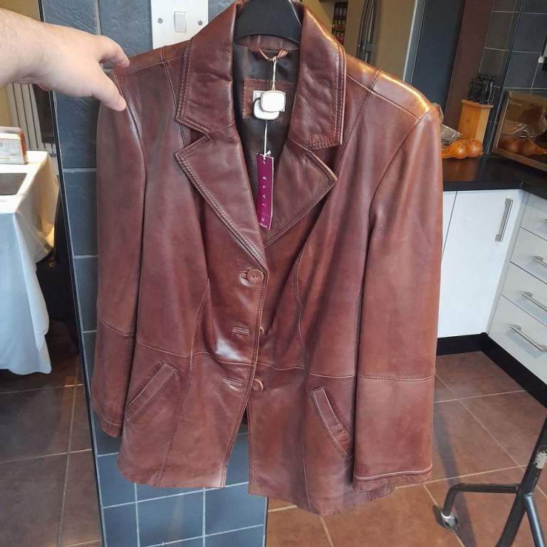  Ladies Leather Jacket [Size 16]