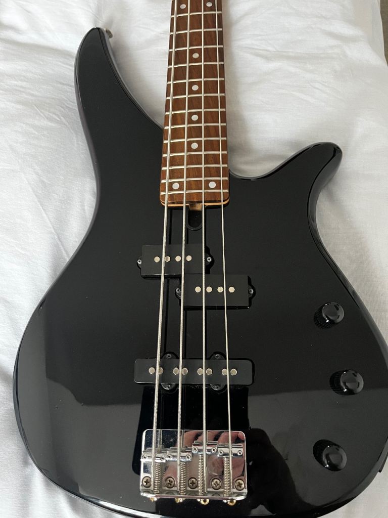 Yamaha RBX170 Bass Guitar with  padded Gig Bag