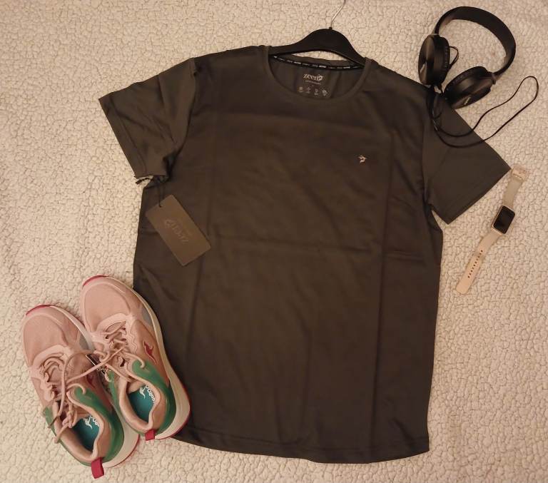 Women's brand new sports T-shirts 