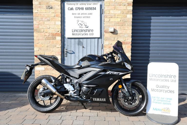 74 Yamaha R3 (YZF320-A)