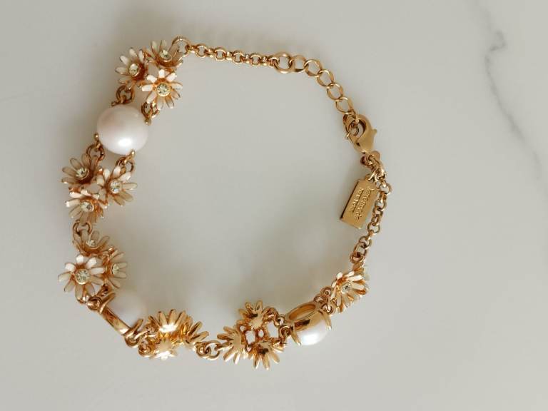 Lovely Gold Coloured Bracelet with Pearls and Flowers