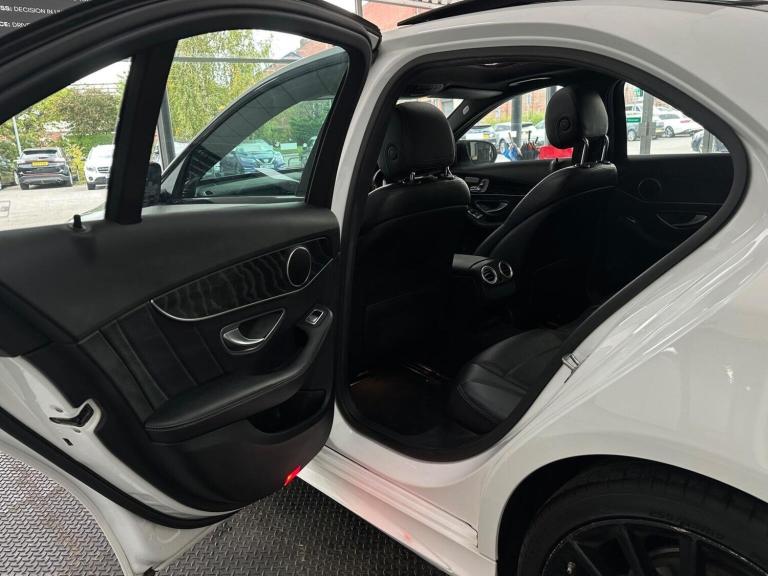 MERCEDES-BENZ C CLASS 2.1 C220d AMG Line (Premium) G-Tronic+ Euro 6 (s/s) 4dr