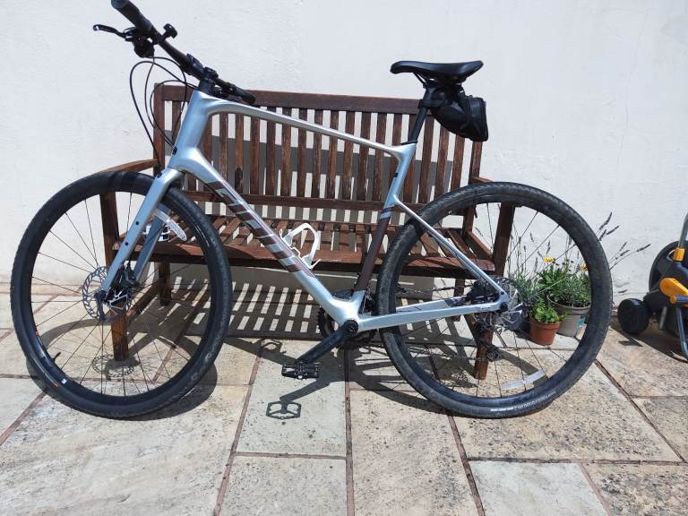 Hybrid bike (Giant) Fastroad Advanced 1 all road. Large