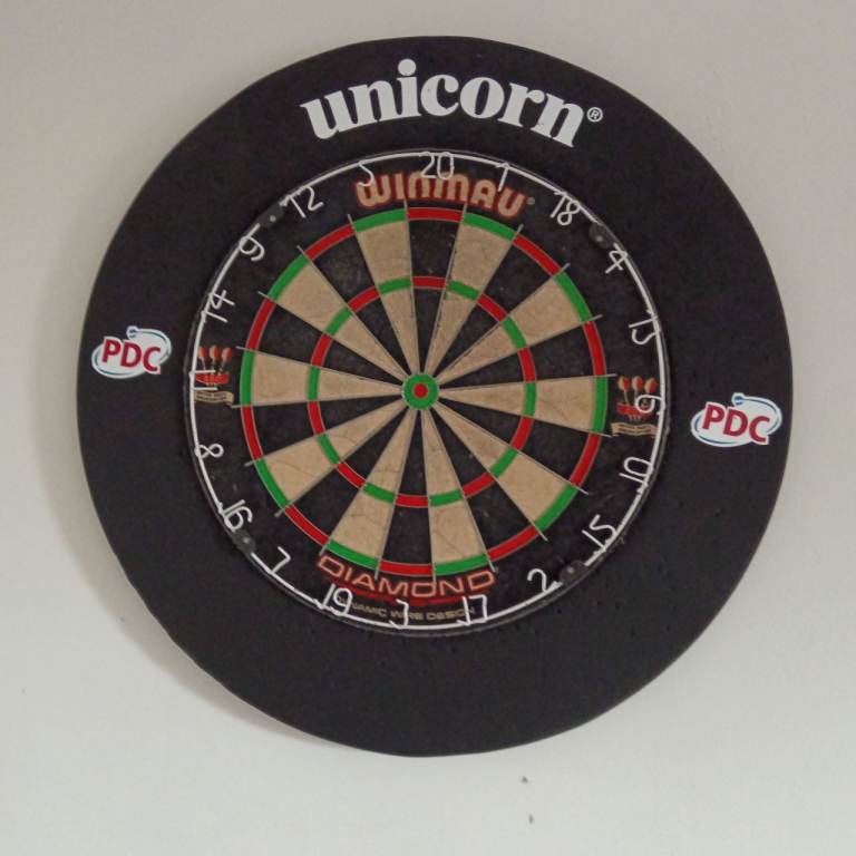 Unicorn Winmau Diamond Dartboard – Good Condition