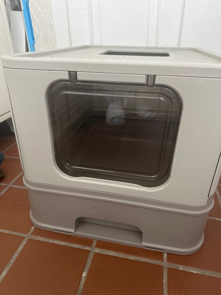 Cat litter box 