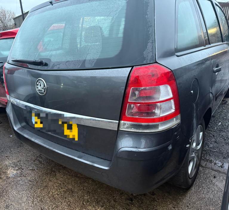 Breaking spare parts vauxhall zafira grey