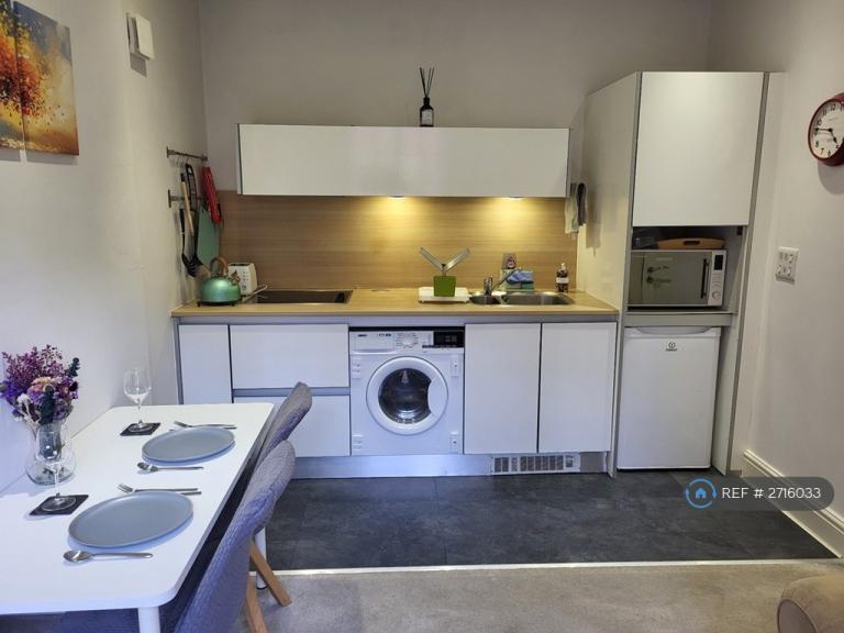 1 bedroom flat in Ladywood Middleway, Birmingham, B16 (1 bed) (#2716033)