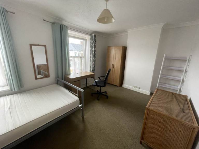 Immediate Availability 5 Bed 2 Bathroom property in Cathays - Tenancy Takeover