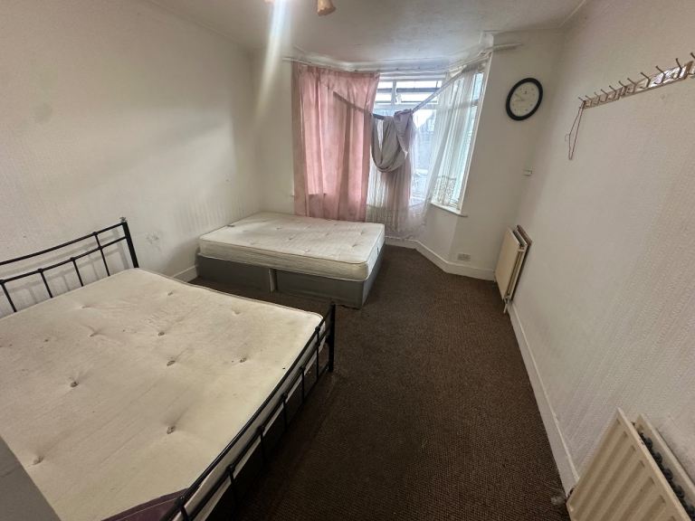 Brand new 4 bedroom house in east ham asap 