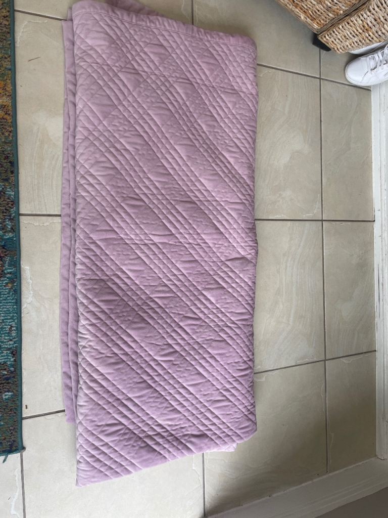 Lilac Quilted Throw / Blanket – Good Condition