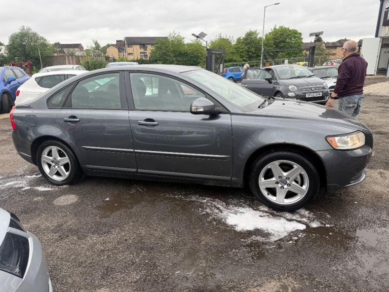 1 former keeper 2009 59 Volvo s40 1.6 diesel mot 17/9/2026 1 years road tax is £35
