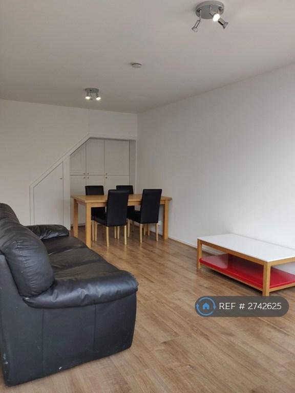 2 bedroom flat in Selkirk House, London, N1 (2 bed) (#2742625)