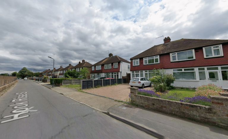 BENEFITS ACCEPTED - Studio Flat Available in Tolworth Kingston Upon Thames KT6