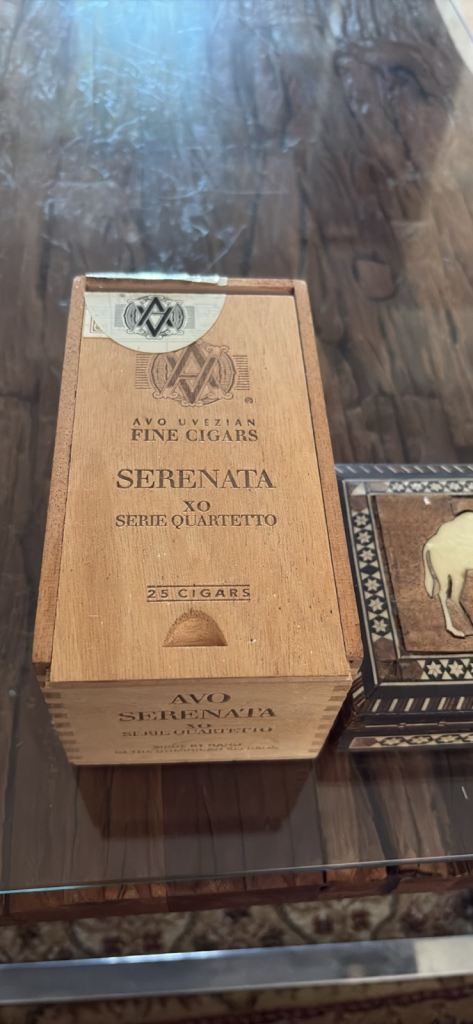 AVO Serenata Fine Cigars Wooden Box – Good Condition