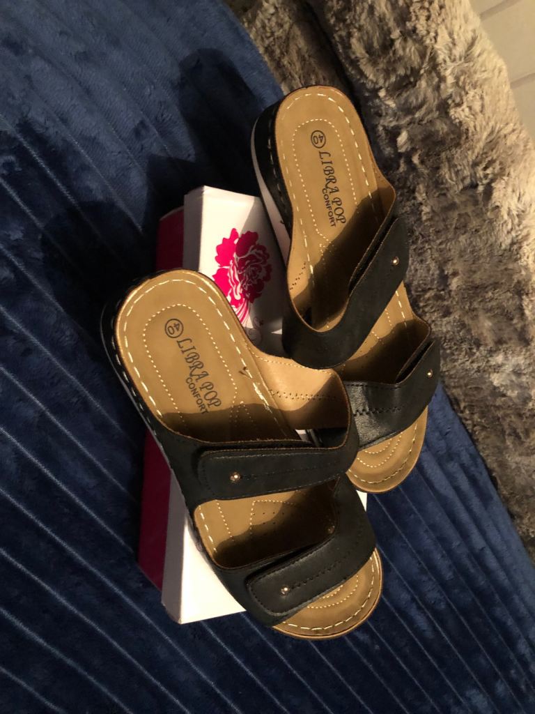 Black leather sandals 
