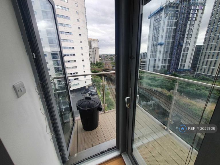 1 bedroom flat in Bute Terrace, Cardiff, CF10 (1 bed) (#2657806)