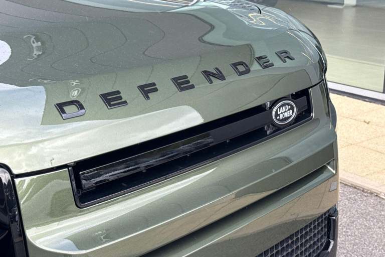 2025 Land Rover Defender 110 3.0 D250 MHEV X-Dynamic HSE Auto 4WD Euro 6 (s/s) 5dr SUV Automatic