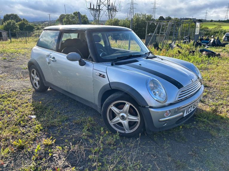 Mini Cooper 1.6 Petrol Breaking Parts 