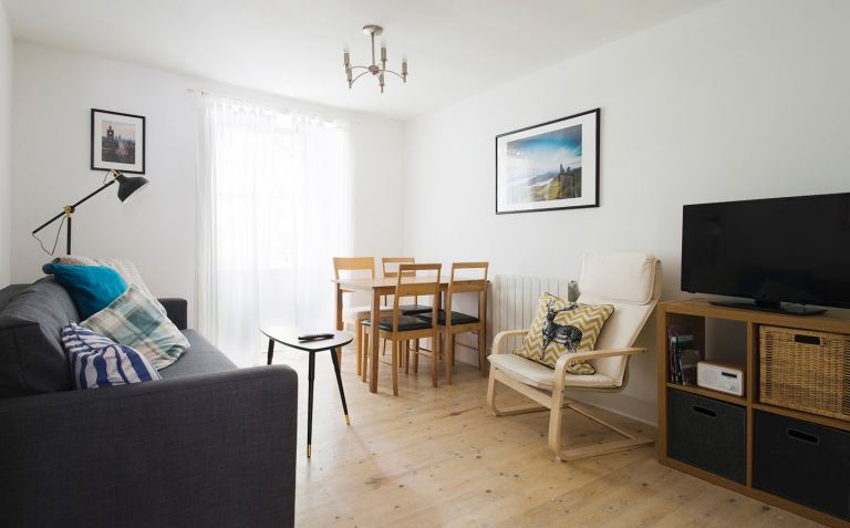 Looking for Flat mate 