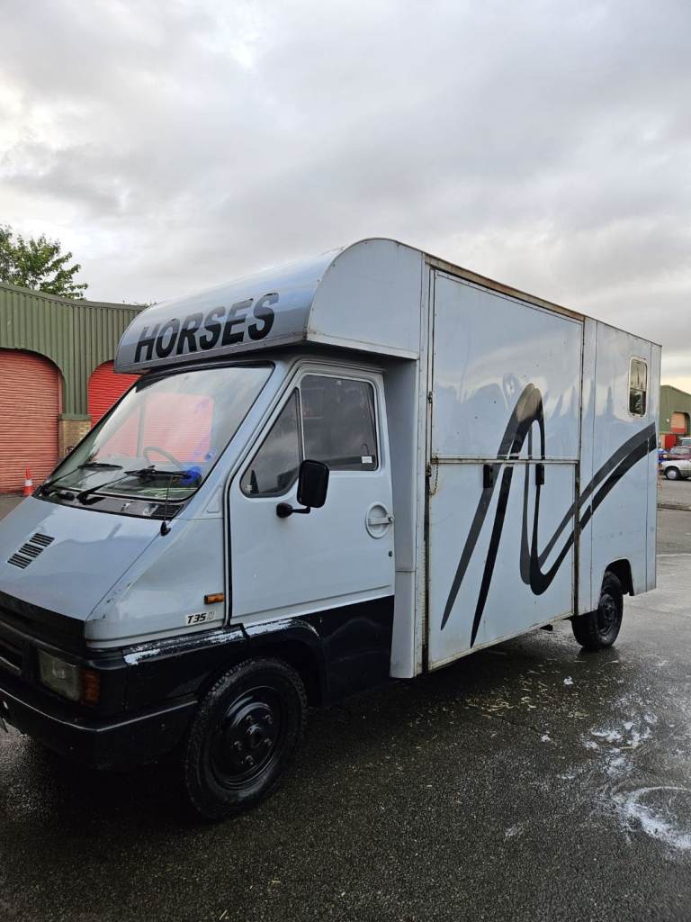 Renault Master 3.5t Horsebox