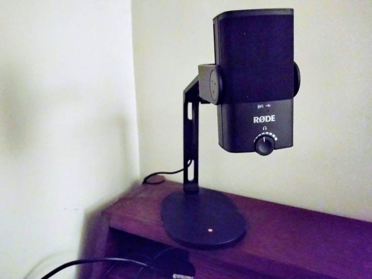 RØDE NT-USB Mini Studio-quality Microphone with RØDE DS2 stand and mic case 