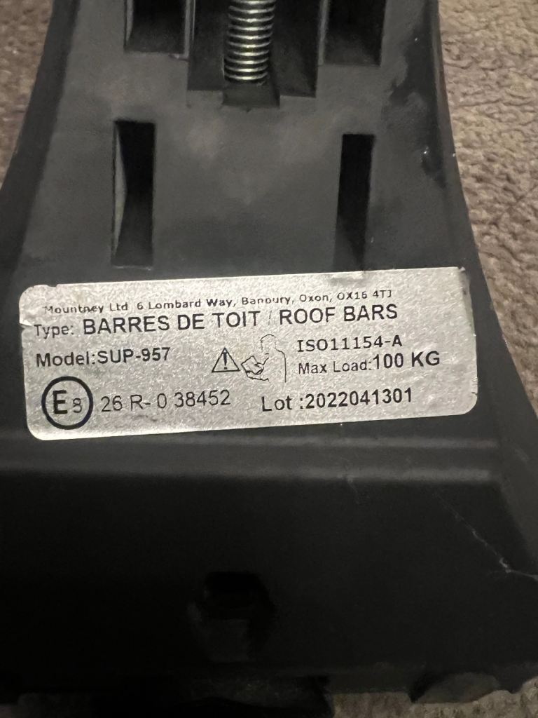 Summit roof bars with keys 