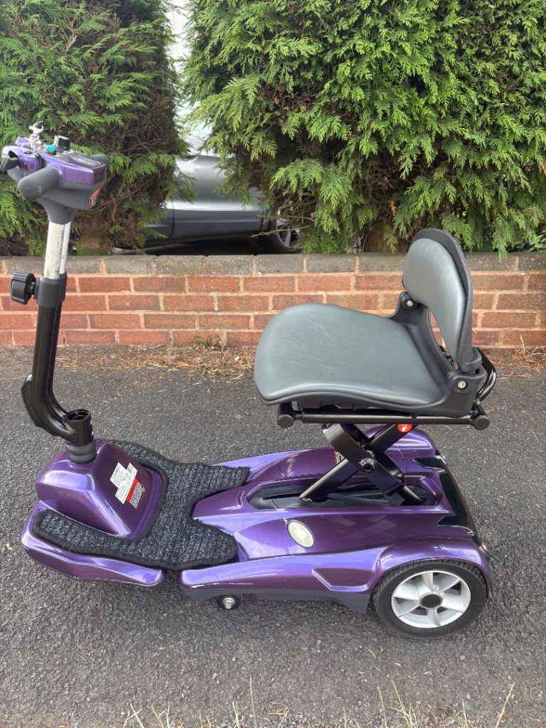 AUTOMATIC FOLDING Mobility Scooter with CARRY CASE.
