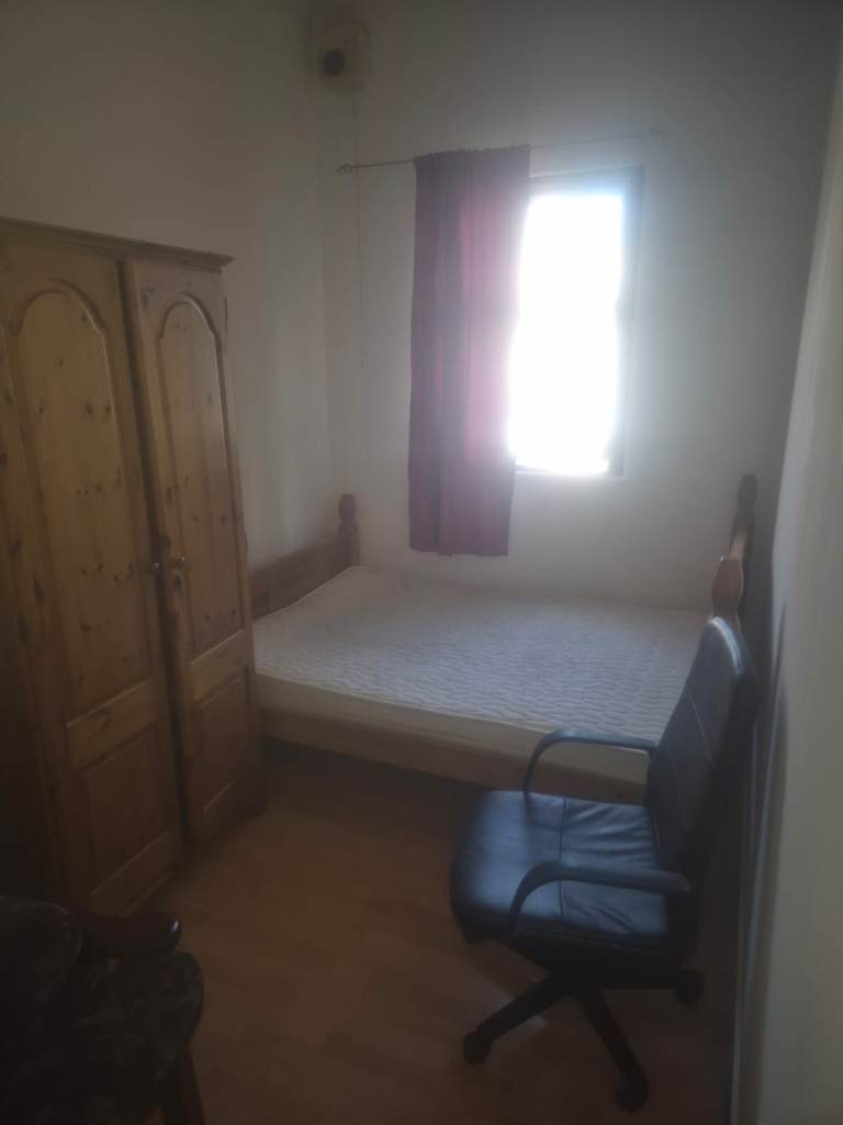 Furnished one bedroom flat available in George Street, close to Union Street